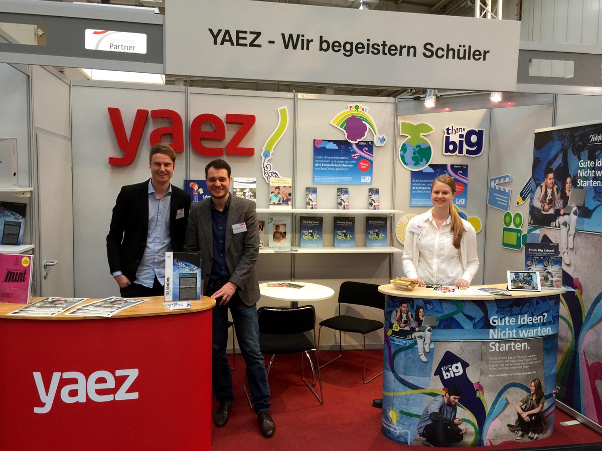 YAEZagency's tweet image. Endspurt in Hannover: Wir stellen die Jugendzeitung YAEZ und #o2ThinkBig Workshops für Schulen vor #didacta15