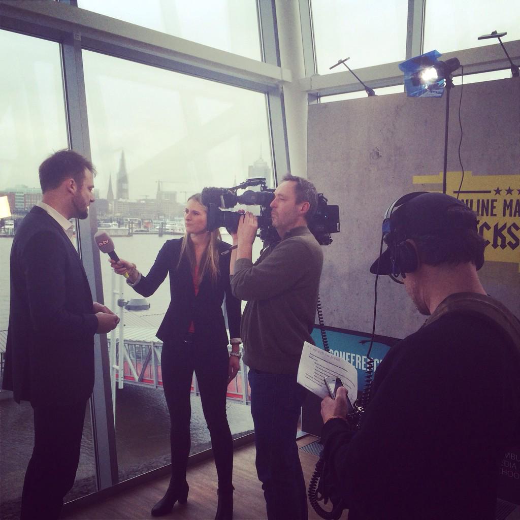jrh73's tweet photo. #Pinterest Co-Founder Evan Sharp being interviewed by @ntvde at @OMRockstars #OMR15 #visualbookmarking http://t.co/XnNR6U1Gfi