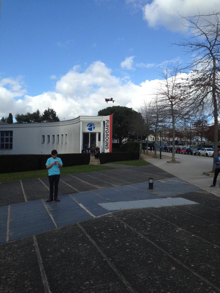 mr_guess's tweet photo. C'est tellement drone!!! Un petit vol devant @audencia #DraftAndCraft @Audencia_MS_MDC http://t.co/iHabV4zPtB