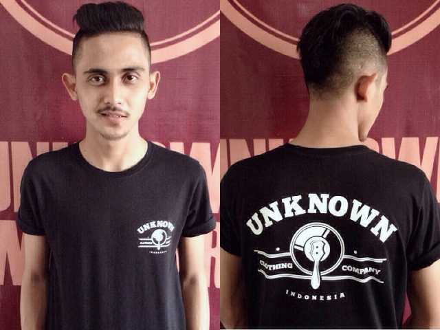 Adeyusufcyril's tweet photo. Mau kece kayak abang ini? pakai unknown cloth, @unknownstoreid ! cuma 95k ! ready stock! http://t.co/dXu2Luuu9Y