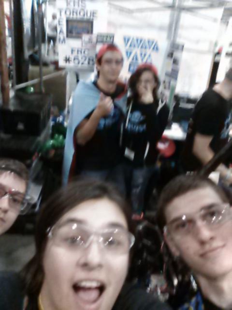 Combbat_21's tweet photo. Selfish with Torque @FRC1592 http://t.co/44Jjnp3AfC