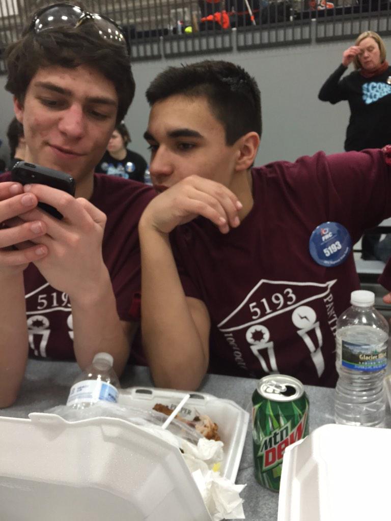 frc5193's tweet photo. We're having so much fun at our first competition! #omgrobots 👾🍴🍗 http://t.co/DywxWiLbUR