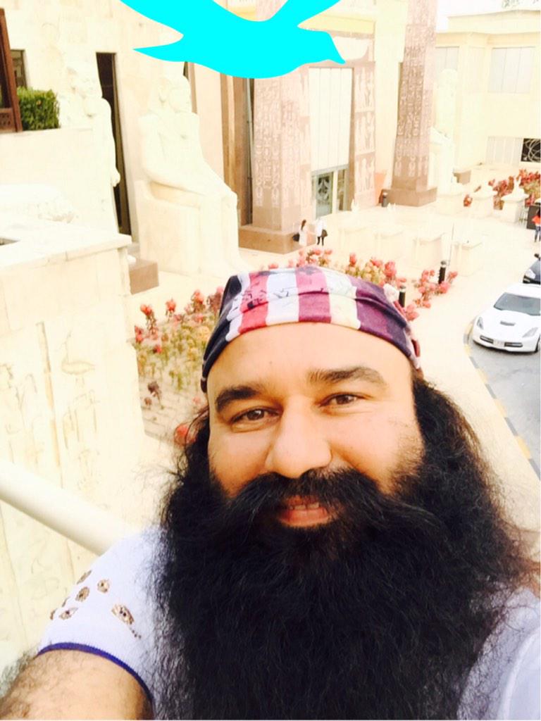 Gurmeetramrahim's tweet photo. #MSGRevolution ख़ुशियों का दिन है ख़ुशियाँ मनाओ जी।दाता पिया से ख़ुशियों की झोलियाँ भर ले जाओ जी।। http://t.co/BXrmEog9pZ