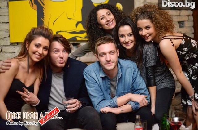 Mihaela359's tweet photo. #lovethispeople#bigfamily❤️ http://t.co/6xMDkoce3D