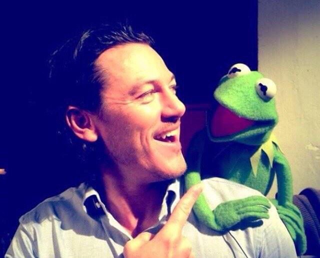 Kermzel's tweet image. @Zelenas_Knight *Clears his frog throat* don't u want to talk bout it? You confused me with my twin sister last night