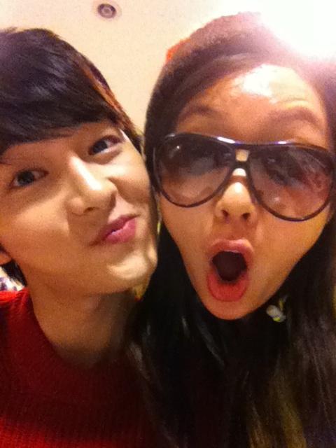 Kiiko S0ng J00ng Ki S Fan オフショットの素顔でも 表情豊かですよね 笑 写真左 ドラマ 愛の選択 共演者アン ソニョンさんのtwitterより 写真右 ドラマ 成均館スキャンダル 共演者カン ソンピルさんのtwitterより 再掲 Http T Co