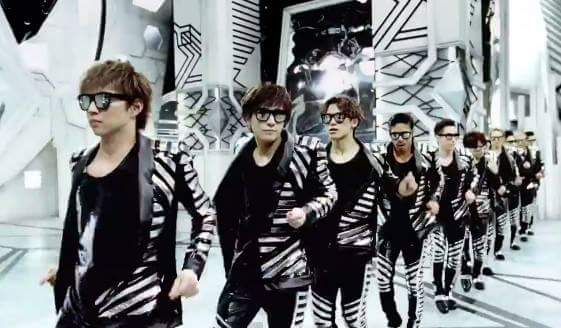 Exile 最新ニュース Exile Dance Into Fantasy Tetsuyaが考案した14人でのラインダンス も見どころとなっている Exile Tetsuyaさんの振り付けなんですね Http T Co 4gc3kgpvql Twitter