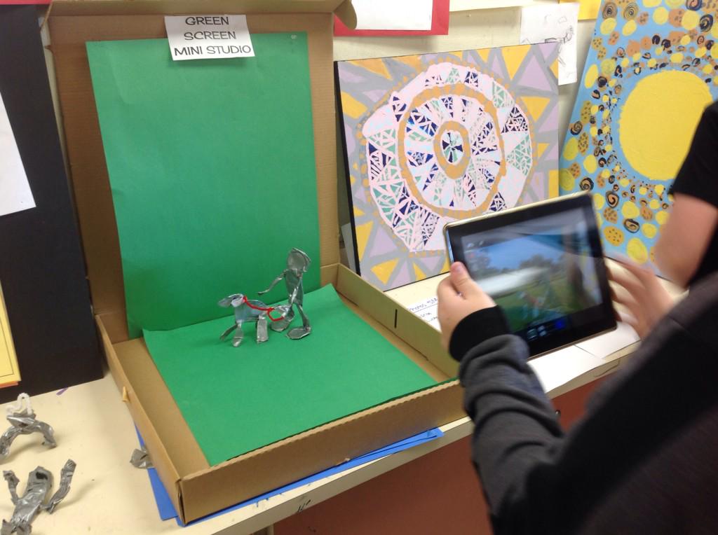 Veescope's tweet image. @MeganMutchelkna: Kids are using the mini green screen studio today! @Veescope #ipad app #artsed #edtech @sdwtech