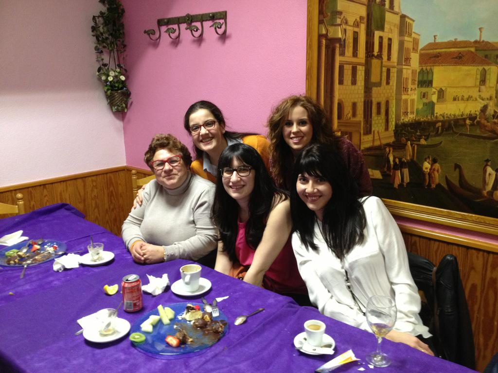 jk_cg's tweet photo. De comidica con los alumn@s de 2 de Infantil. http://t.co/mRGfv81hki