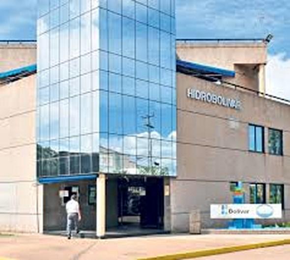 Ytriana's tweet photo. "@nprensaguayana: Hidrobolívar suspenderá servicio de agua potable este domingo http://t.co/Z7P9kRBZfD #SanFélix http://t.co/jFGUSJC532"