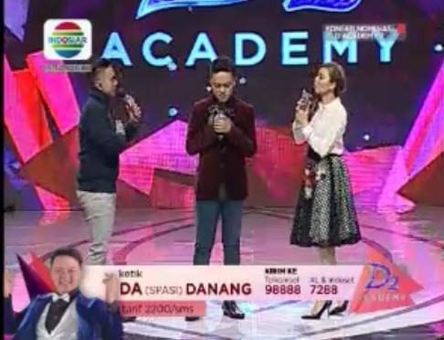 Indosiar's tweet photo. Dukung @DA2_Danang agar tidak tersenggol, ketik DA (spasi) DANANG kirim telkomsel 98888, XL&amp; Indosat 7288 #DAcademy2 http://t.co/q5P2x87Jyp