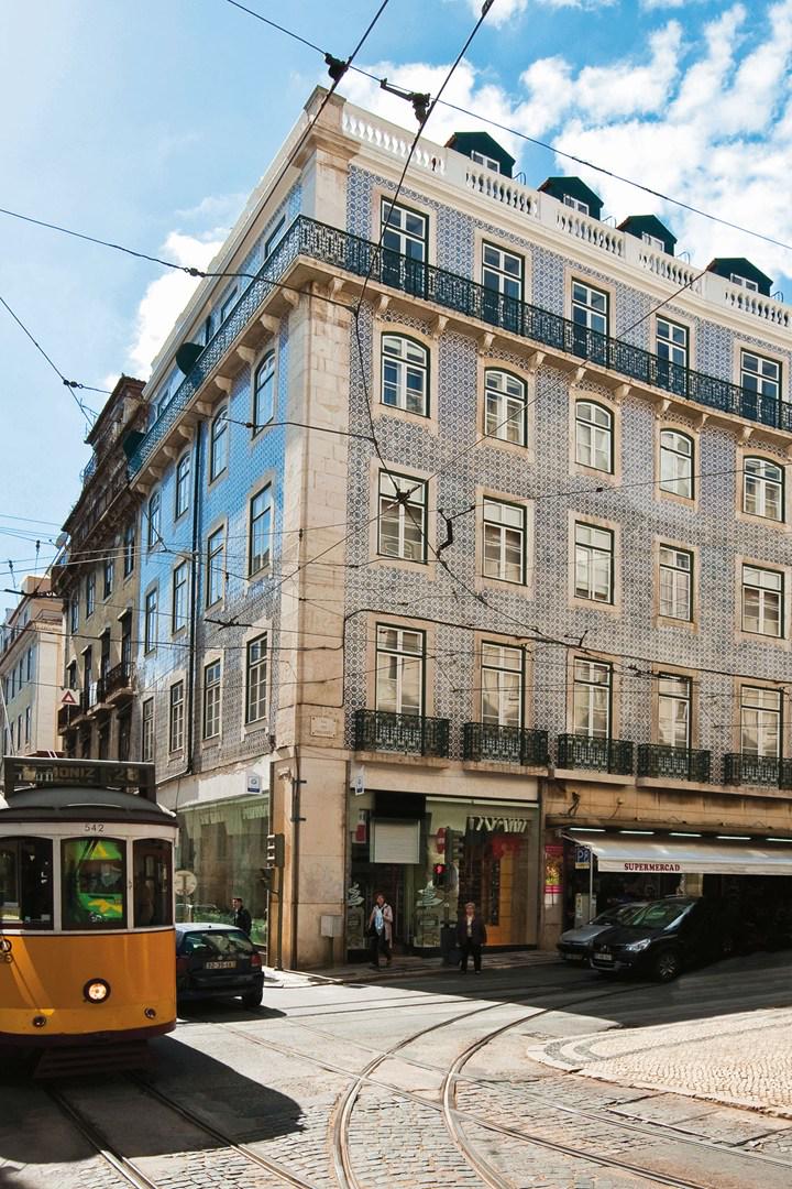 anamuozl's tweet photo. @arianomf3  Watch out Berlin: Lisbon's little sister is getting hotter by the day http://t.co/omPVI0XGNv http://t.co/vGnyFWcuXh