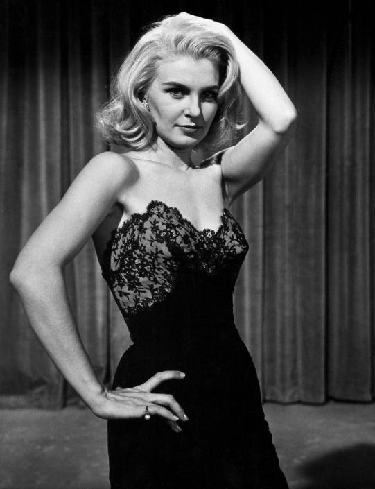 Happy Birthday to the lovely Joanne Woodward, who turns 85 today! 