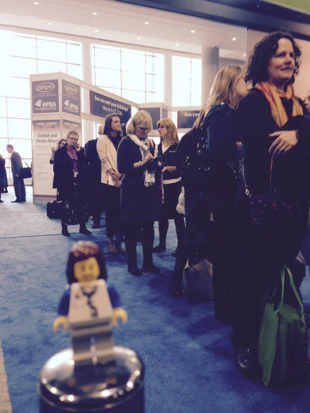 legopalliateurs's tweet image. Dr Darling is in the line @AAHPM waiting to get her copy of #BeingMortal signed after @Atul_Gawande lecture! #hpm15