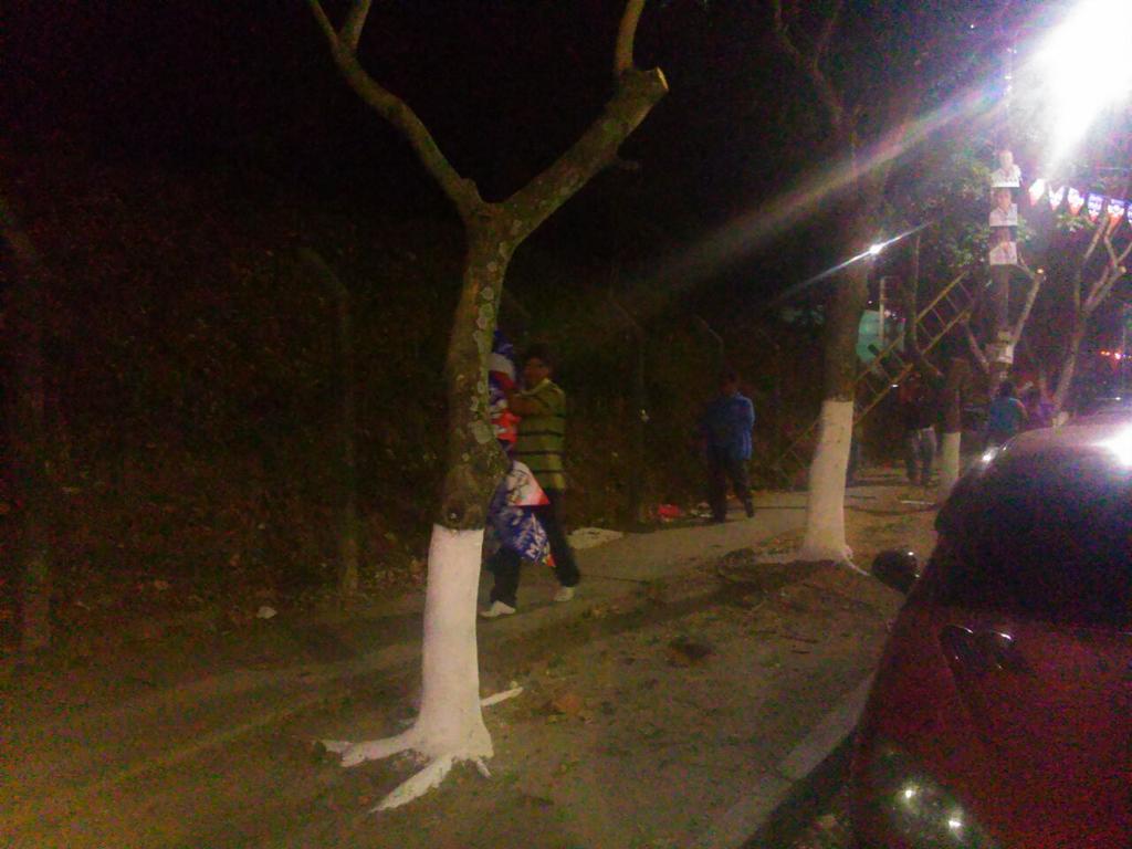 #DenunciaElectoral Anoche el <a href="/FMLNSantaTecla/">FMLN Santa Tecla</a> destruyó propaganda del partido <a href="/ARENAOFICIAL/">ARENA</a> en Santa Tecla.