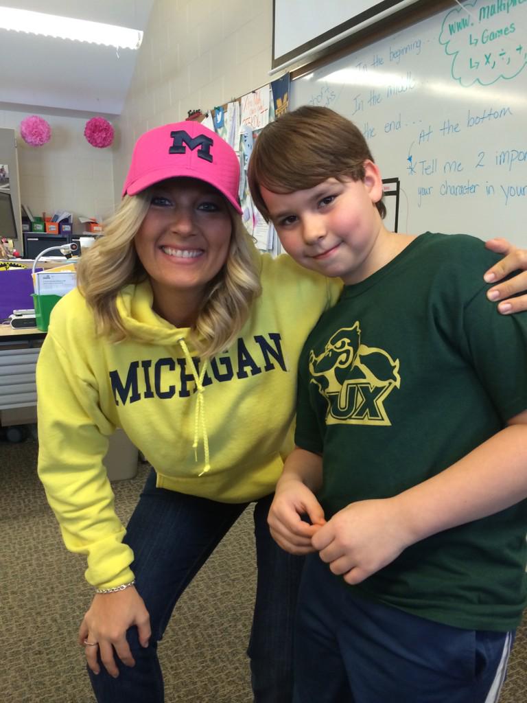 MrsL3rdGraders's tweet photo. Sports Apparel Day! #tigersfans #msufans #evenpatriotfans #michiganandDuxfans! http://t.co/8HovKkCIQK
