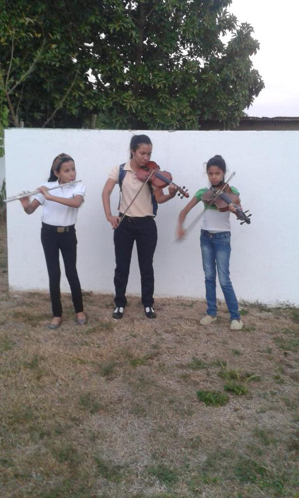 Trio
Parque
#ElSistemaCumple40 
<a href="/NucleoSantaRos0/">Núcleo Santa Rosa de</a> 
<a href="/elsistema/">El Sistema</a> 
@SistOrq_Freites 
<a href="/SistemaAnz/">Sistema Anzoátegui</a>