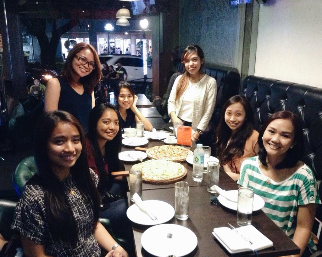 heyhersheyy's tweet photo. Friday night genmeet with the sisses!!!! Ahhhh 3 days til #RedRoseMovement! ❤️🌹@cesspenetrante @crazylikeapril ++ http://t.co/Q5vfIReOhz