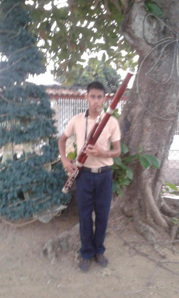Roberto
Parque
#ElSistemaCumple40 
<a href="/NucleoSantaRos0/">Núcleo Santa Rosa de</a> 
<a href="/elsistema/">El Sistema</a> 
@SistOrq_Freites 
<a href="/SistemaAnz/">Sistema Anzoátegui</a>