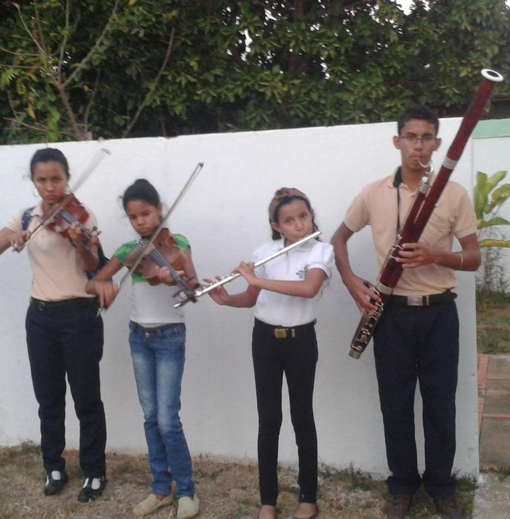 Cuarteto
Parque
#ElSistemaCumple40 
<a href="/NucleoSantaRos0/">Núcleo Santa Rosa de</a> 
<a href="/elsistema/">El Sistema</a> 
@SistOrq_Freites 
<a href="/SistemaAnz/">Sistema Anzoátegui</a>