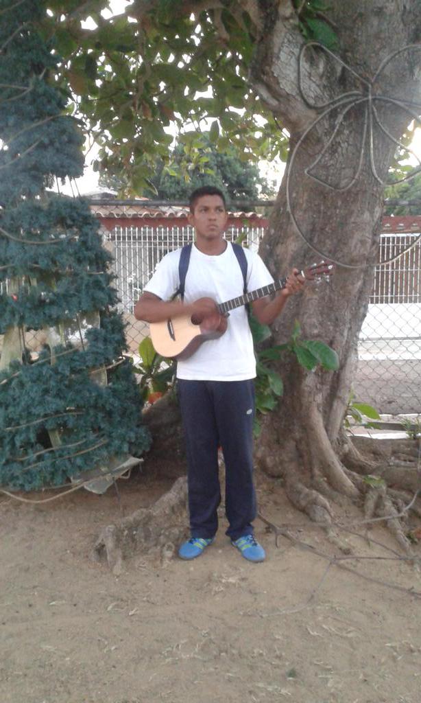 Raul
Parque
#ElSistemaCumple40 
<a href="/NucleoSantaRos0/">Núcleo Santa Rosa de</a> 
<a href="/elsistema/">El Sistema</a> 
@SistOrq_Freites 
<a href="/SistemaAnz/">Sistema Anzoátegui</a>
