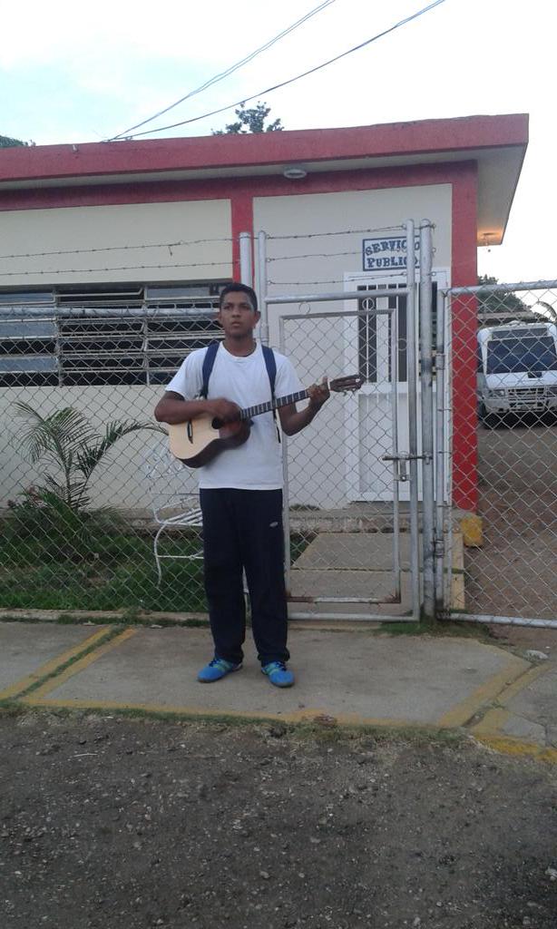 Raul
Servicios Publicos
#ElSistemaCumple40 
<a href="/NucleoSantaRos0/">Núcleo Santa Rosa de</a> 
<a href="/elsistema/">El Sistema</a> 
@SistOrq_Freites 
<a href="/SistemaAnz/">Sistema Anzoátegui</a>