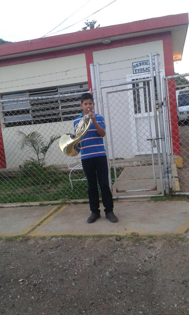 Miguel
Servicios Publicos
#ElSistemaCumple40 
<a href="/NucleoSantaRos0/">Núcleo Santa Rosa de</a> 
<a href="/elsistema/">El Sistema</a> 
@SistOrq_Freites 
<a href="/SistemaAnz/">Sistema Anzoátegui</a>