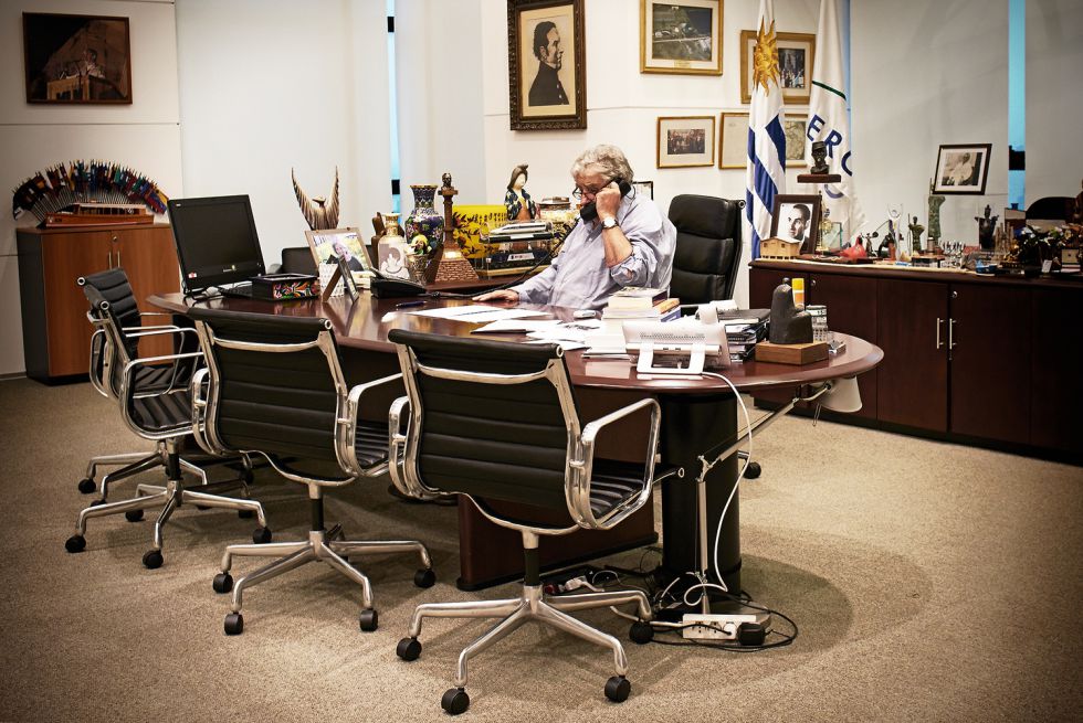 el_pais's tweet photo. #Hemeroteca Este domingo,José Mujica dejará la presidencia de Uruguay. @el_pais estuvo con él http://t.co/X91Zo3HdHx http://t.co/VBSxx2ZH5x