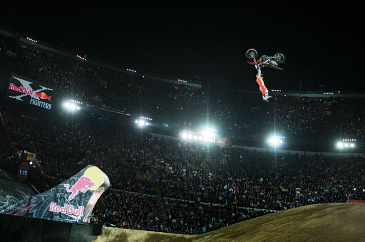 EsFrases1's tweet photo. Imperdible: Red Bull #XFighters este 6 de marzo. Últimos boletos: http://t.co/G0uWd1iPkj http://t.co/BZkD4n84k1