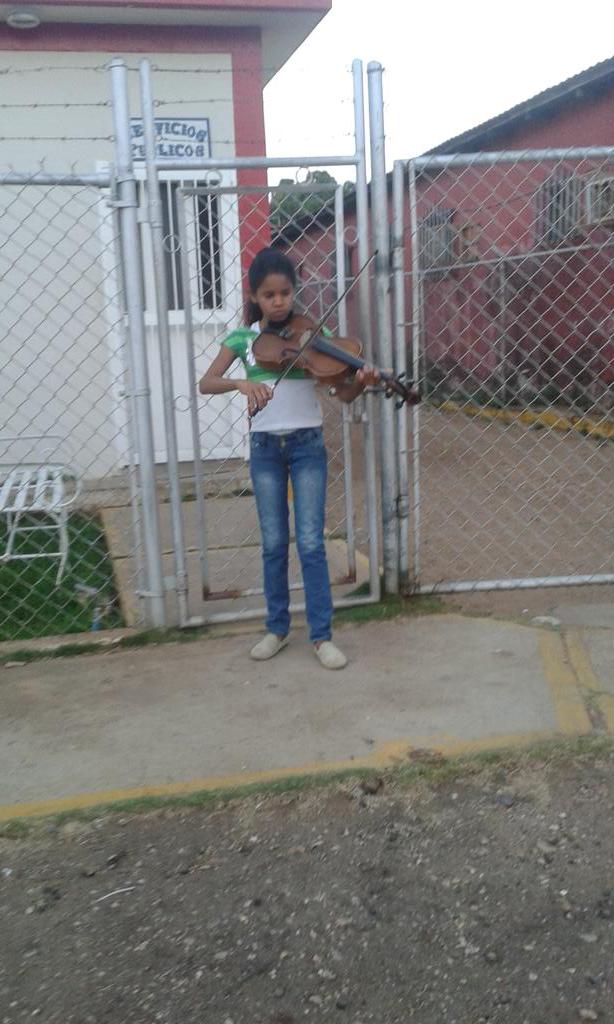 Deliannys 
Servicios Publicos
#ElSistemaCumple40 
<a href="/NucleoSantaRos0/">Núcleo Santa Rosa de</a> 
<a href="/elsistema/">El Sistema</a> 
@SistOrq_Freites 
<a href="/SistemaAnz/">Sistema Anzoátegui</a>
