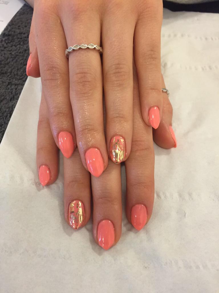 ValentinaMinei's tweet photo. Absolute love these nails I did for Lauren today #Biosculpture #gelnail #valentinaminei @GuruNail 💖 http://t.co/j24cSfDyMn