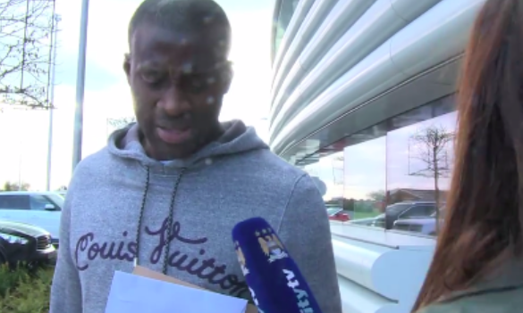 Sportfeedse's tweet photo. [VIDEO] Yaya Touré stänger ned debatten om den där klänningen: http://t.co/Pcha9BzPdT #TheDress #MCFC http://t.co/pC0TMEJvCF