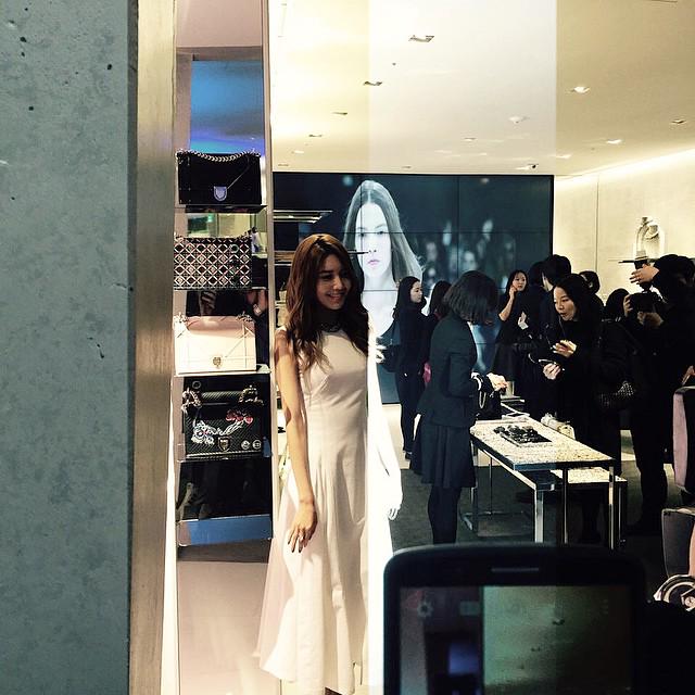 [PIC][27-02-2015]SooYoung tham dự sự kiện "Boon the Shop Diorama Launching" vào tối nay B-3ZdY_VIAADXPz