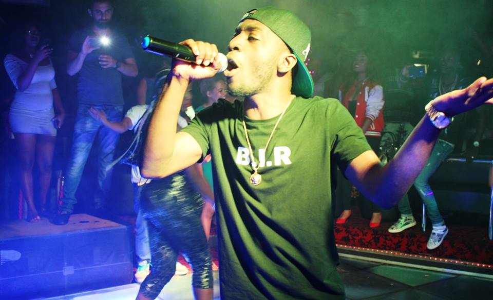 VRJmusic's tweet photo. En Image @JoviLeMonstre Enflamme le Djeuga Palace #VRJMUSIC Credit Photo Culturebene. http://t.co/lOwlnDoH95
