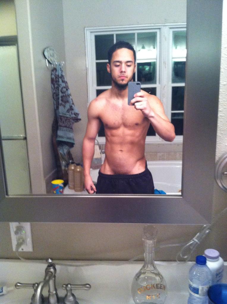 ParanoidSkillz's tweet photo. New avi! My results from the past few weeks! Gained 20 solid pounds http://t.co/Eyw8JEtikH
