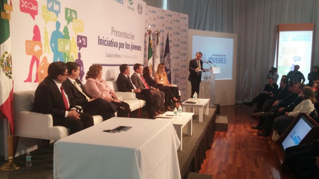 CONALEP_Mex's tweet photo. El Secretario @ildefonsogv felicita a #CONALEP @CanditaGilJ por vincular a los jóvenes con el sector empresarial. http://t.co/ianqSm2Yiu