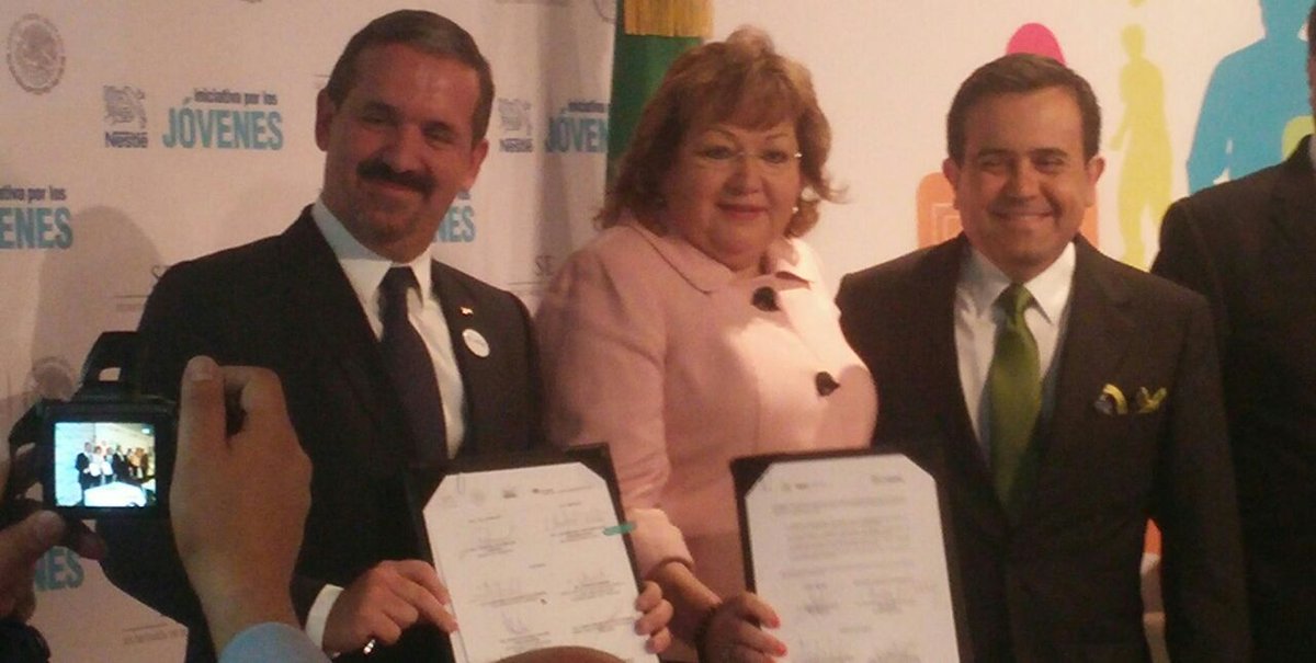 CanditaGilJ's tweet photo. Ya firmado el Convenio NESTLÉ-CONALEP @SE_mx @NestleMX @INADEM_SE @CONALEP_Mex @SEP_mx http://t.co/XAHy860w4I