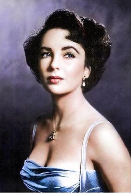 Happy birthday to my favorite actress in the world Elizabeth Taylor 