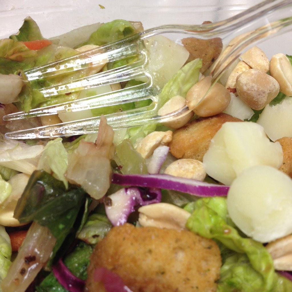 DaRealRandyRapt's tweet image. Eating a salad today because I have to fit into #ThePants, not #TheDress everyone is talking about. #trendsettah