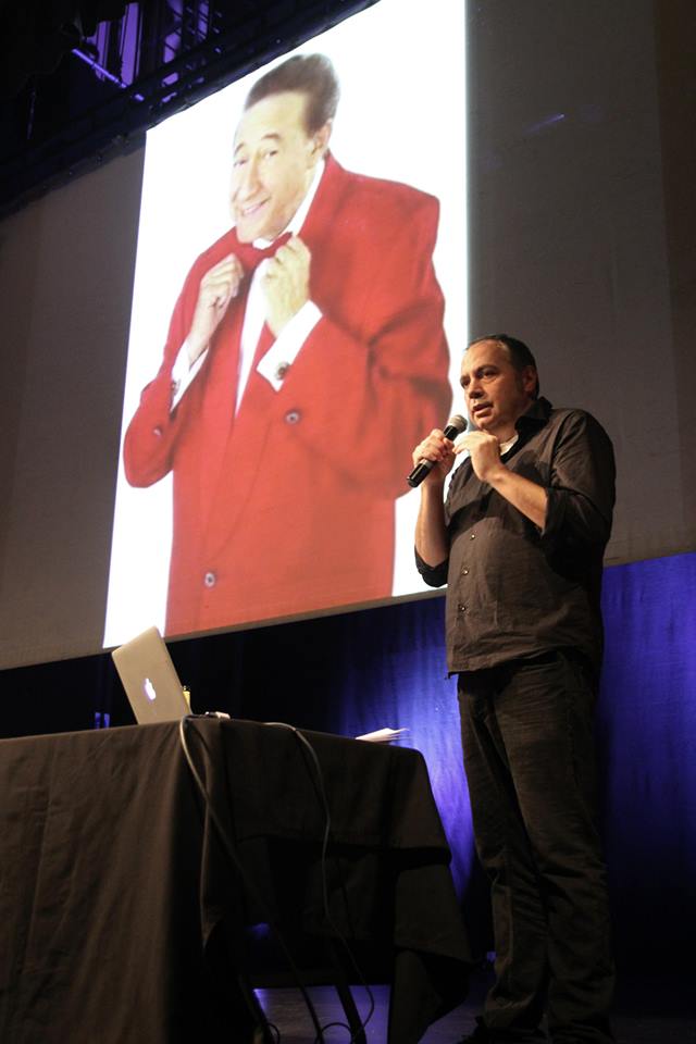Tracking_Bilbao's tweet photo. El gran Luis Aguilé y @pepecolubi mano a mano en #tracking2015 http://t.co/63HE2JtVNe