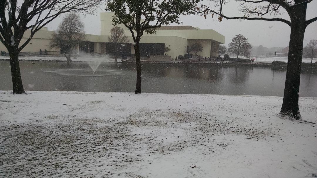 KatSmith32's tweet photo. #PESHSnow http://t.co/yOa7ScnMAG