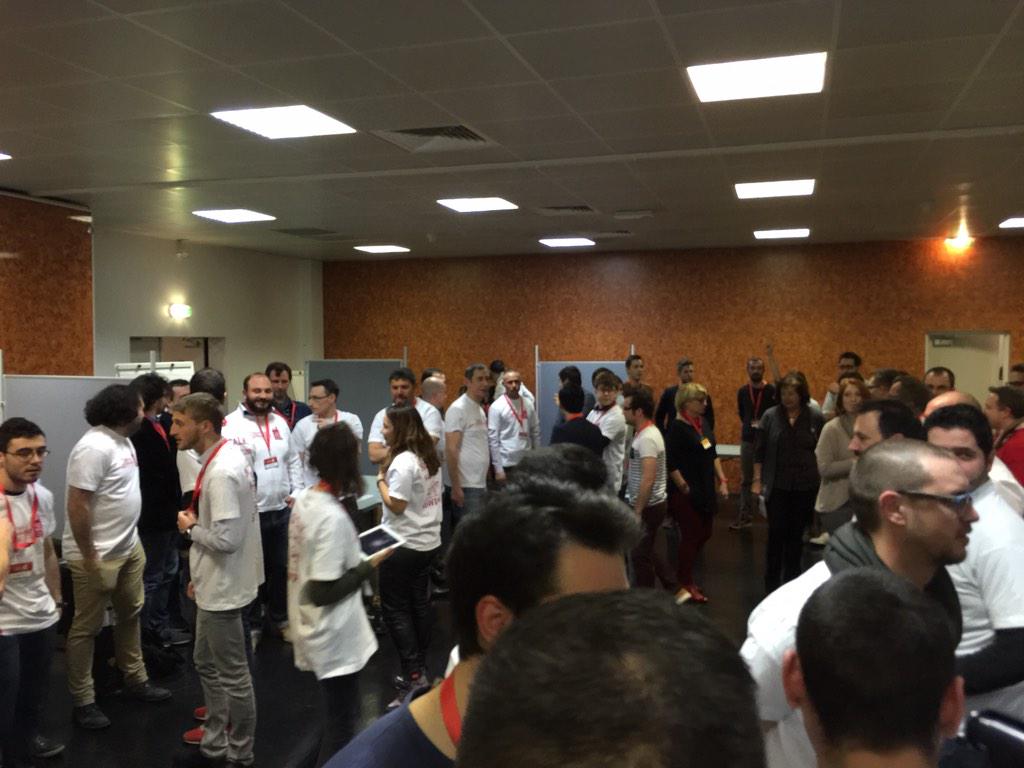 SWPerpi's tweet photo. Allez ! On forme des groupes de 10 ! #icebreakinggame #halfbaked #swperpi http://t.co/IaP5EIt0Y4