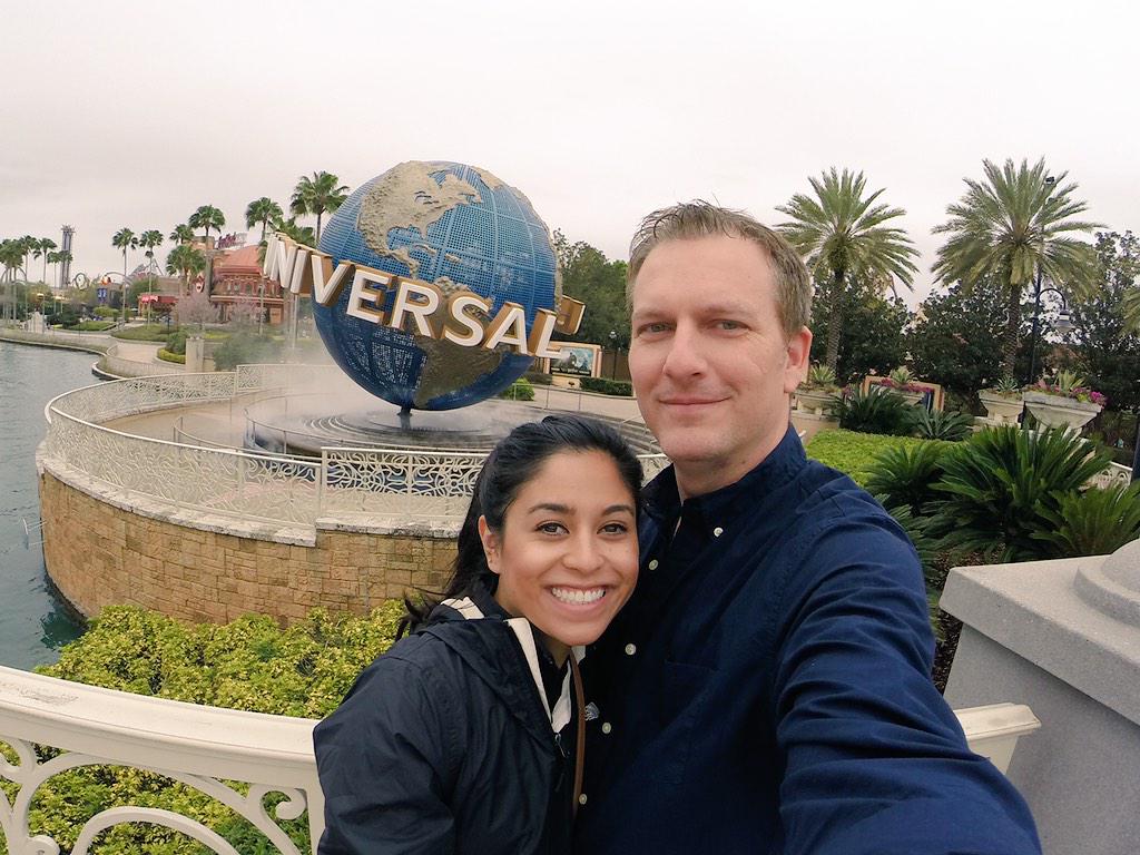 amsayson's tweet image. Universal Day 2 #rainy #hellacold