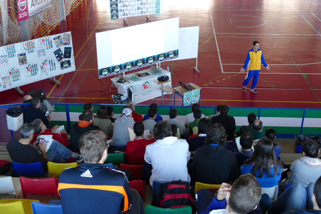 fabhuelva's tweet photo. Primera jornada del #ClinicFAB2015. Ponentes de lujo Javi Giménez, @Zamo_Fdez y @TARANTINORR88 http://t.co/Qctm9U1wuK