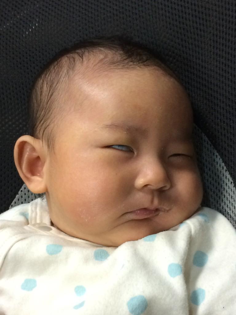 新生児微笑