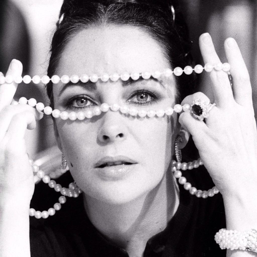 Happy birthday to the one and only Elizabeth Taylor! Seen here wearing her own David Webb jewelry in Ash Wednesday 