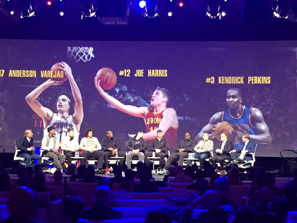 VAREJAOANDERSON's tweet photo. Great time on stage with my teammates at @Cavs and @QuickenLoans @FamilyReunion6 CLE conference! #FR6 #GreatBrothers http://t.co/y3RhEeOdDk