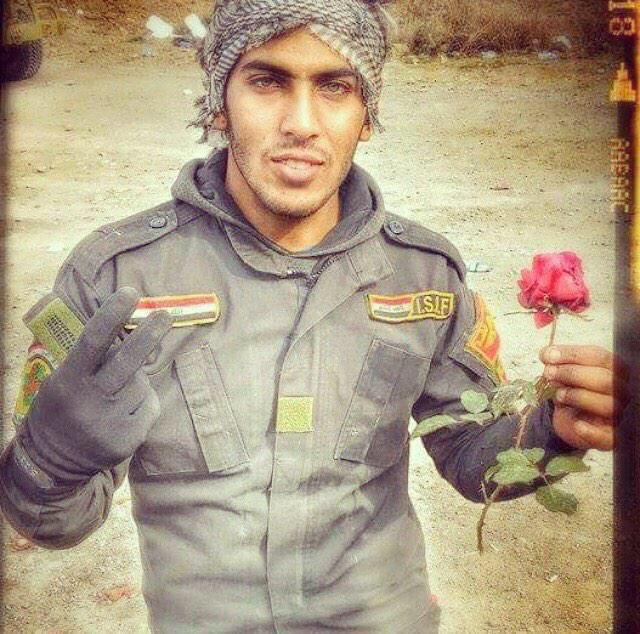 ثلاث ذكور فيهم رجلٌ واحد 

" منو الأحلى " !
أمك هم هلهلت من جابتك ؟