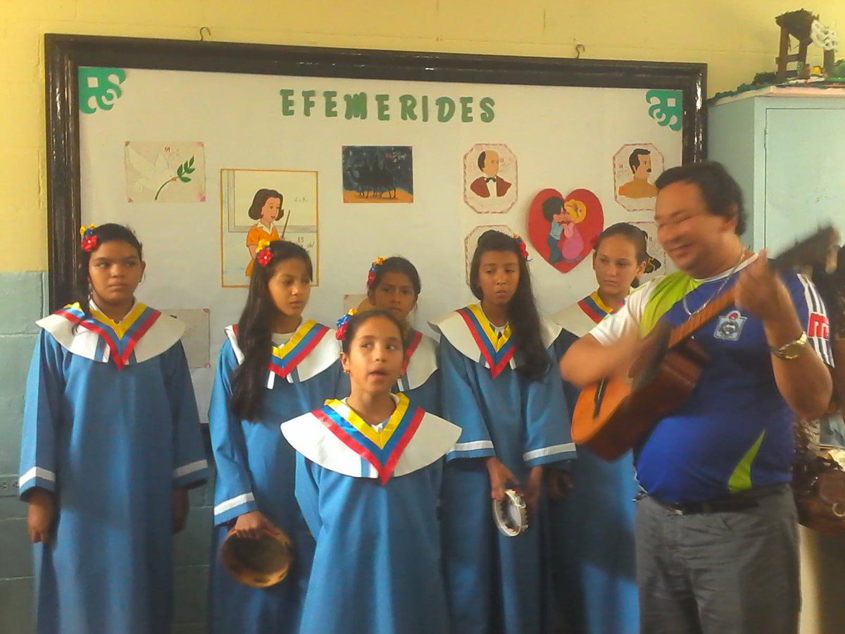 OrquestaElVigia's tweet photo. #ElSistemaCumple40 @OrquestaElVigia @elsistema Escuela Sur America http://t.co/Qh9JV6CqcX