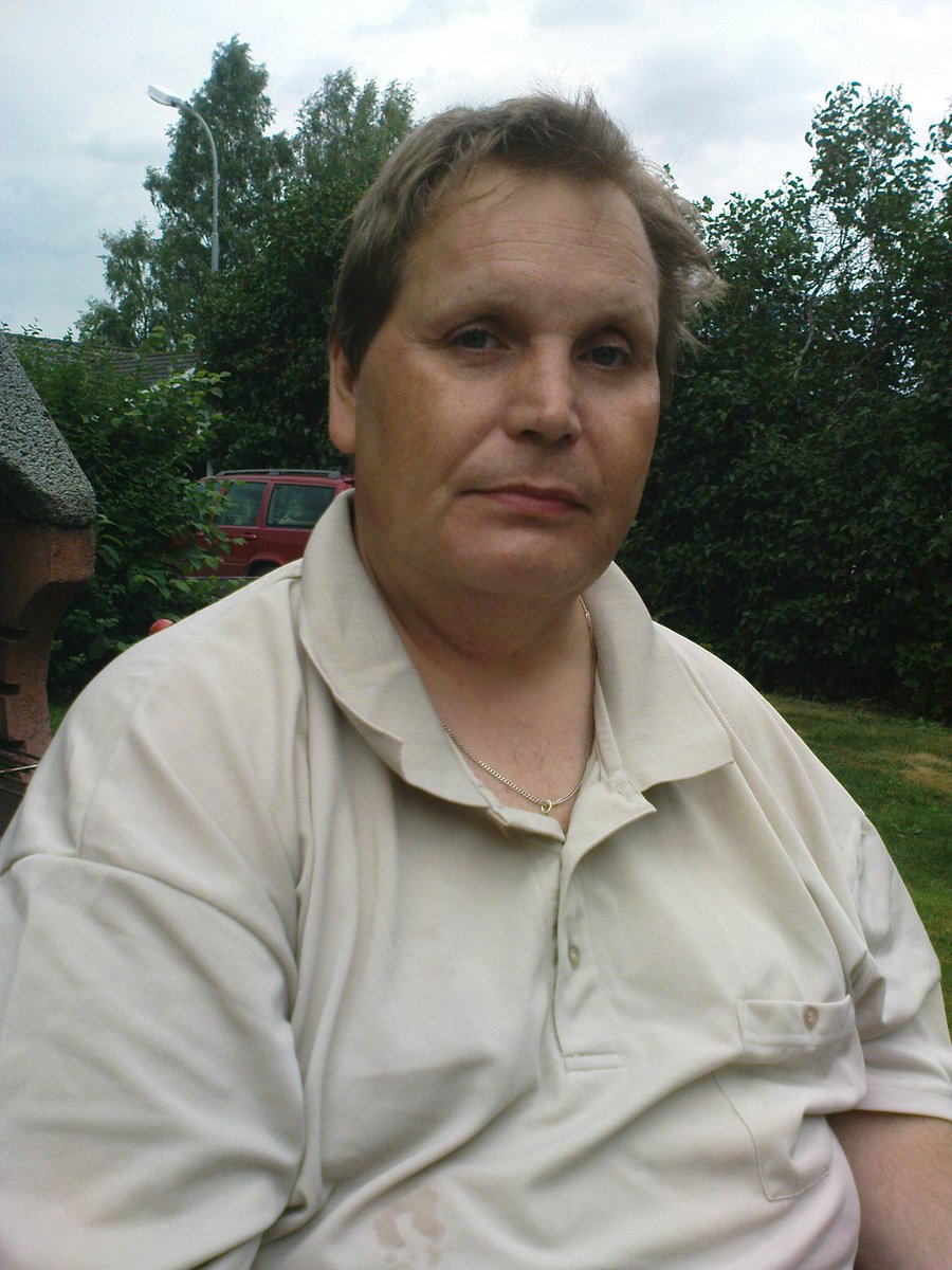 glantzen's tweet photo. @MatinaNemesis Slavekjelle66 Önskar Mistress Matina en trevlig helg, Med Undergiven Hälsning slavekjelle glans växjö. http://t.co/dDT59cLoP8